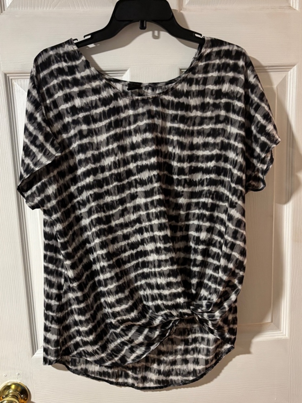 I Joah Premium Black & White Tie-Dye Short Sleeve Twist Front Top M